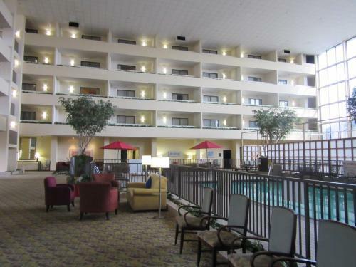 Atrium Hotel And Suites Dfw Airport