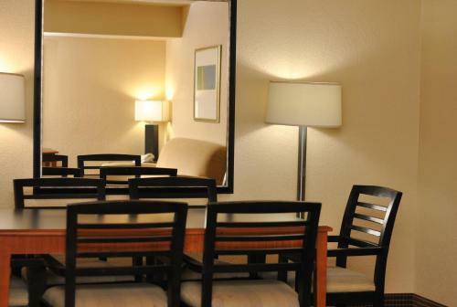 Atrium Hotel And Suites Dfw Airport