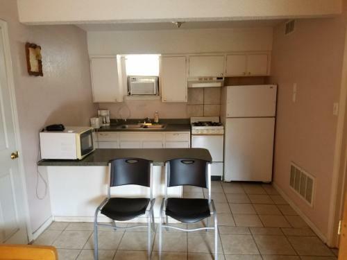 Motel Executive Inn & Suites