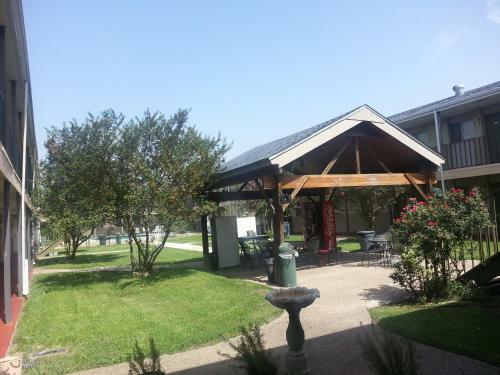 Motel Executive Inn & Suites