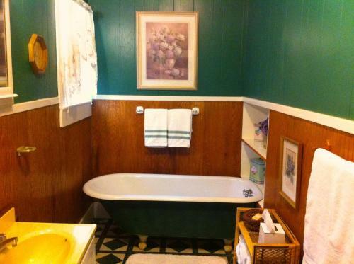 Posada Brooks House Suites