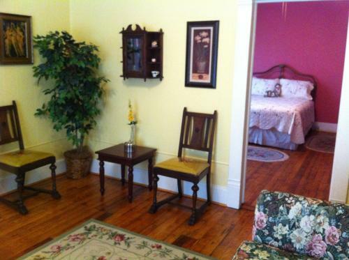 Posada Brooks House Suites