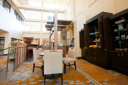 Hotel Doubletree By Hilton Midland Plaza