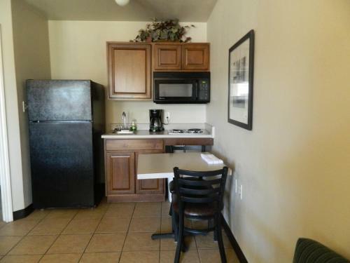 Motel Paris Extended Stay Suites