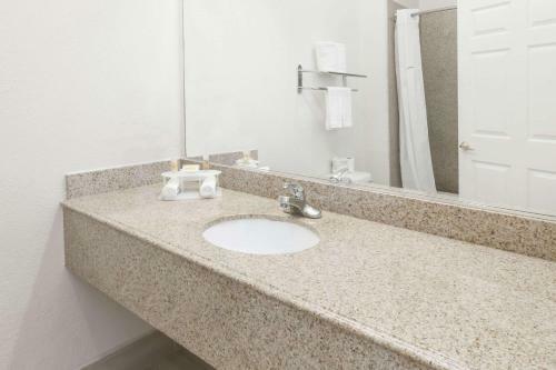 Hotel Days Inn And Suites