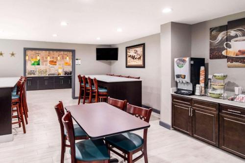 Hotel Quality Inn & Suites Plano
