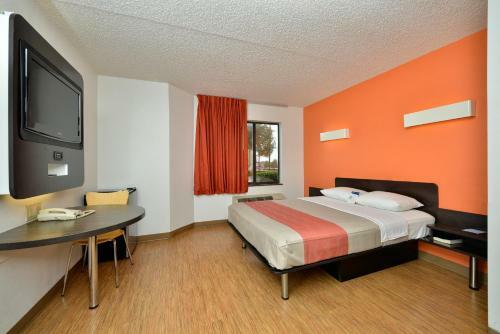 Motel 6 Plano - Preston Point