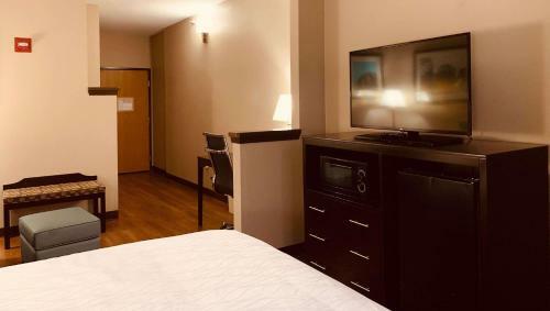 Magnuson Hotel Park Suites