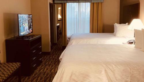 Magnuson Hotel Park Suites