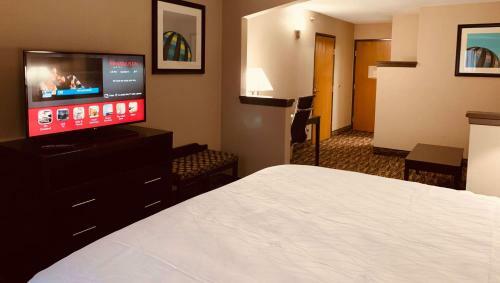Magnuson Hotel Park Suites
