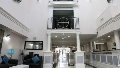 Magnuson Hotel Park Suites