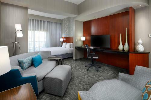 Hotel Courtyard By Marriott San Antonio Six Flags At The Rim