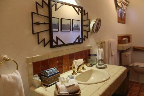 Hotel Cibolo Creek Ranch