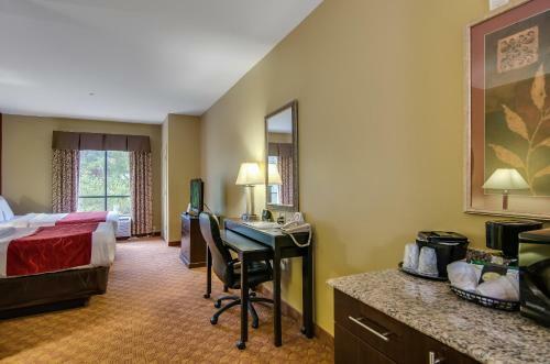 Hotel Comfort Suites Spring