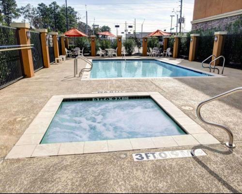 Hotel Comfort Suites Spring