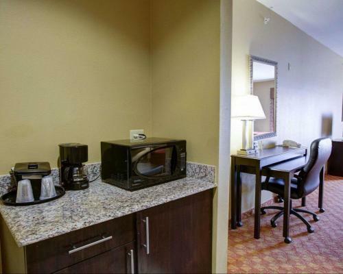 Hotel Comfort Suites Spring