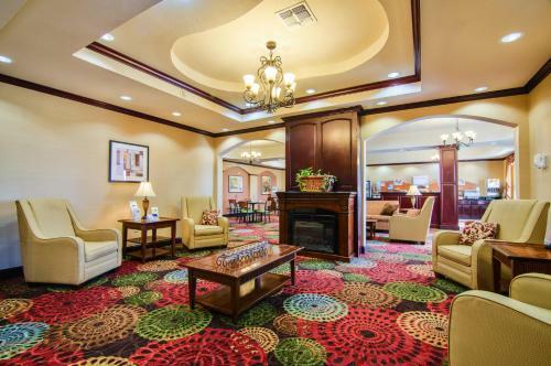 Holiday Inn Express Hotel & Suites Terrell