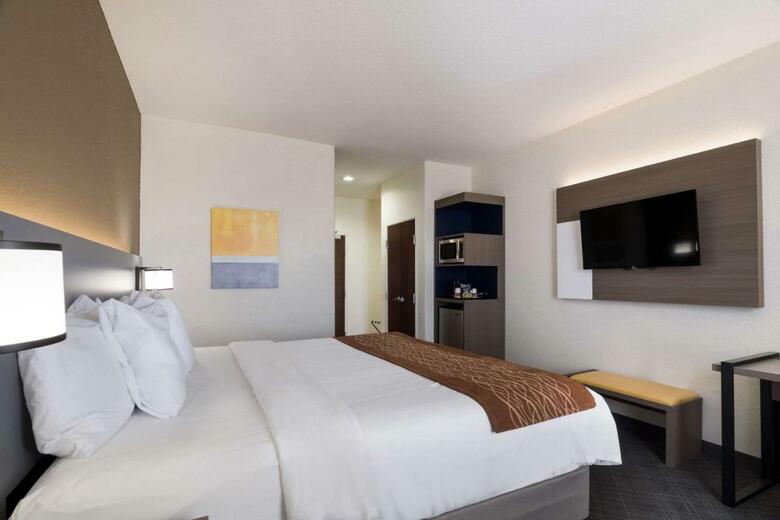 Hotel Comfort Inn & Suites