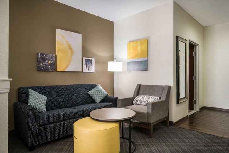 Hotel Comfort Inn & Suites