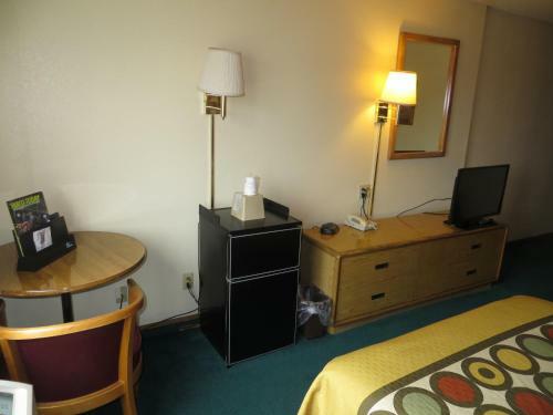 Hotel Super 8 Waco University Area