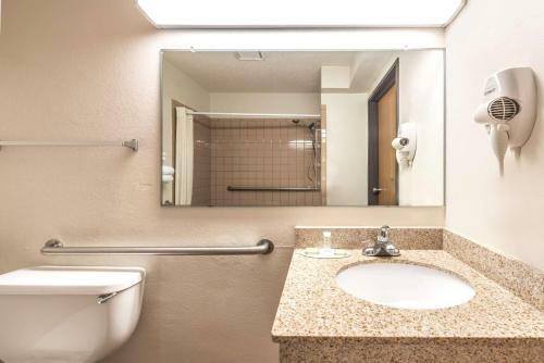 Hotel Super 8 Waco University Area