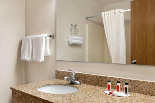 Hotel Super 8 Waco University Area
