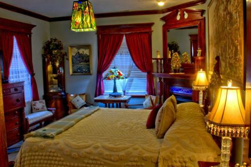 Bed & Breakfast Big Yellow Inn
