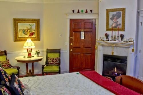 Bed & Breakfast Big Yellow Inn