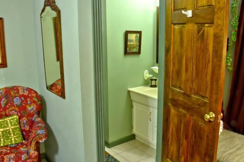 Bed & Breakfast Big Yellow Inn