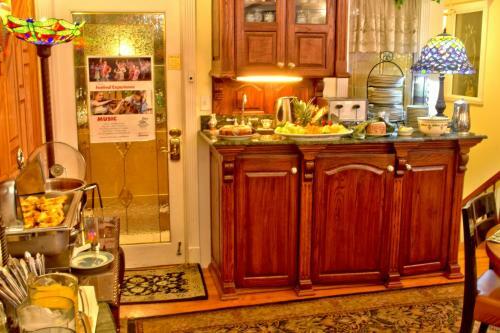 Bed & Breakfast Big Yellow Inn