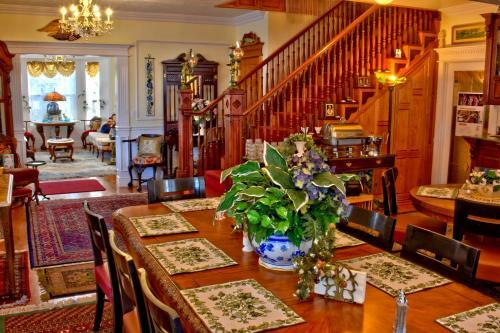 Bed & Breakfast Big Yellow Inn