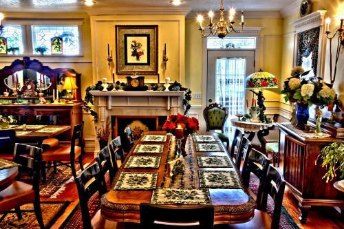 Bed & Breakfast Big Yellow Inn