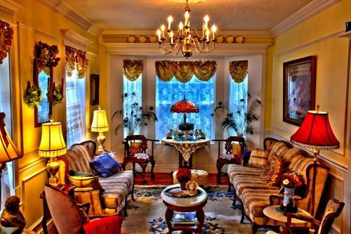 Bed & Breakfast Big Yellow Inn