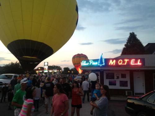 Blue Pine Motel