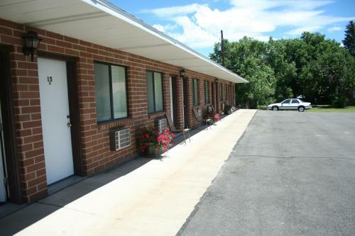 Blue Pine Motel