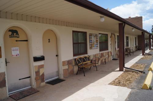 Canyon Lodge Motel