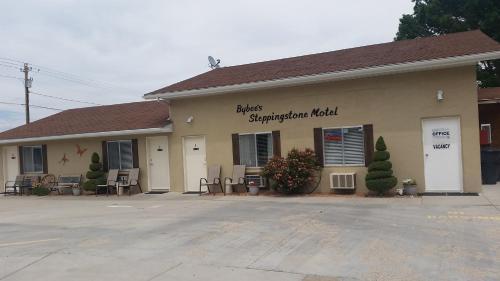 Bybee's Steppingstone Motel