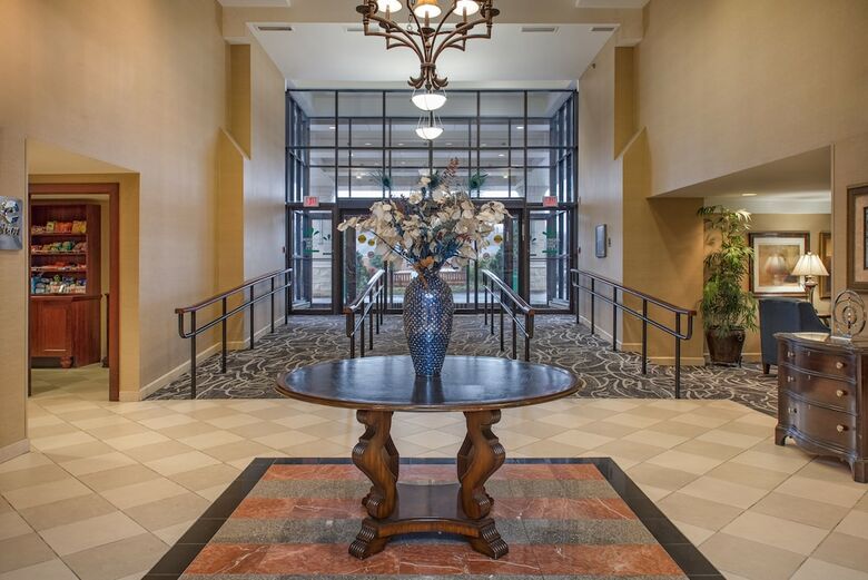 Arlington Court Suites Hotel