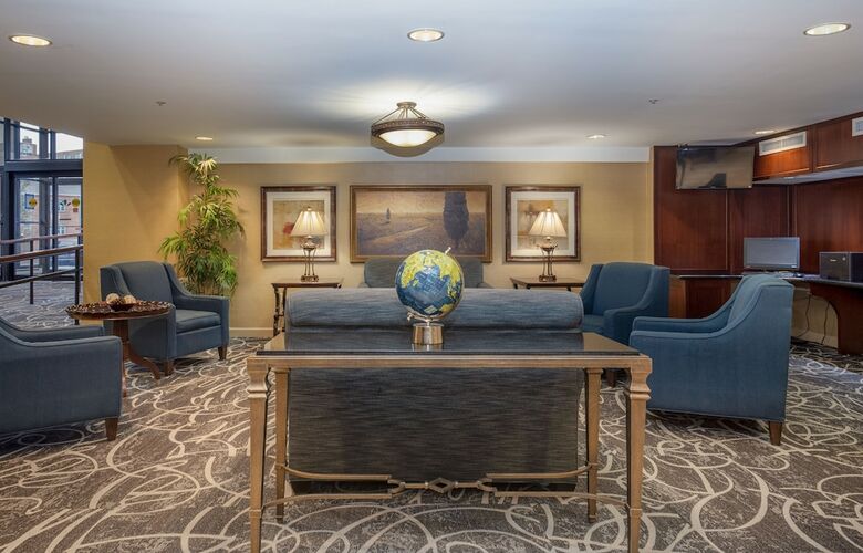 Arlington Court Suites Hotel