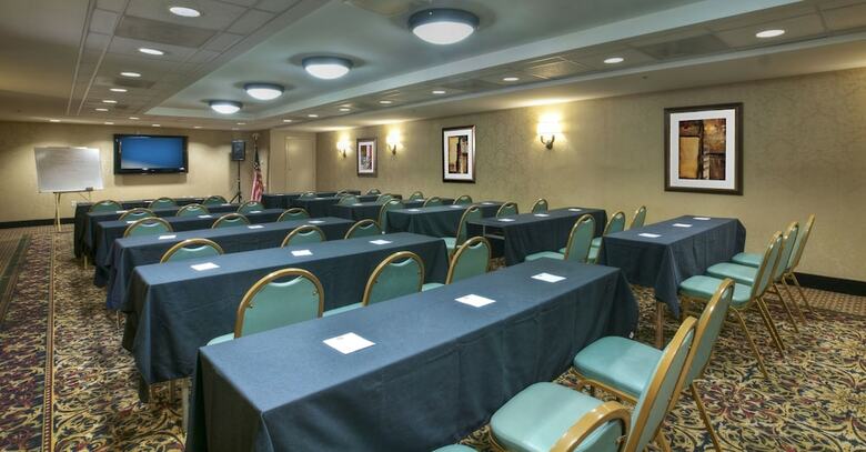 Arlington Court Suites Hotel