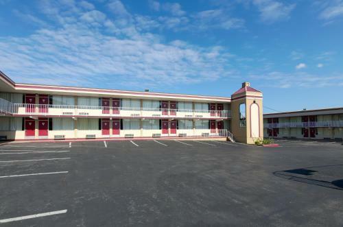 Motel Hill City Inn