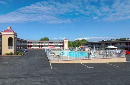 Motel Hill City Inn