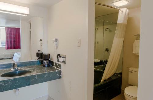 Motel Hill City Inn