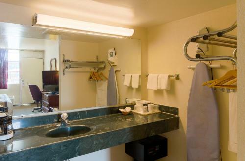 Motel Hill City Inn