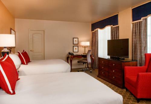 Hotel Roanoke & Conference Center, Curio Collection By Hilton