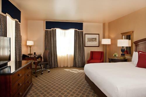 Hotel Roanoke & Conference Center, Curio Collection By Hilton