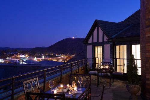 Hotel Roanoke & Conference Center, Curio Collection By Hilton