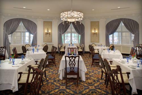 Hotel Roanoke & Conference Center, Curio Collection By Hilton