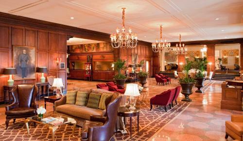 Hotel Roanoke & Conference Center, Curio Collection By Hilton