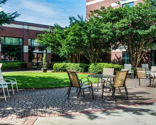 Hotel Quality Suites Lake Wright Norfolk Airport